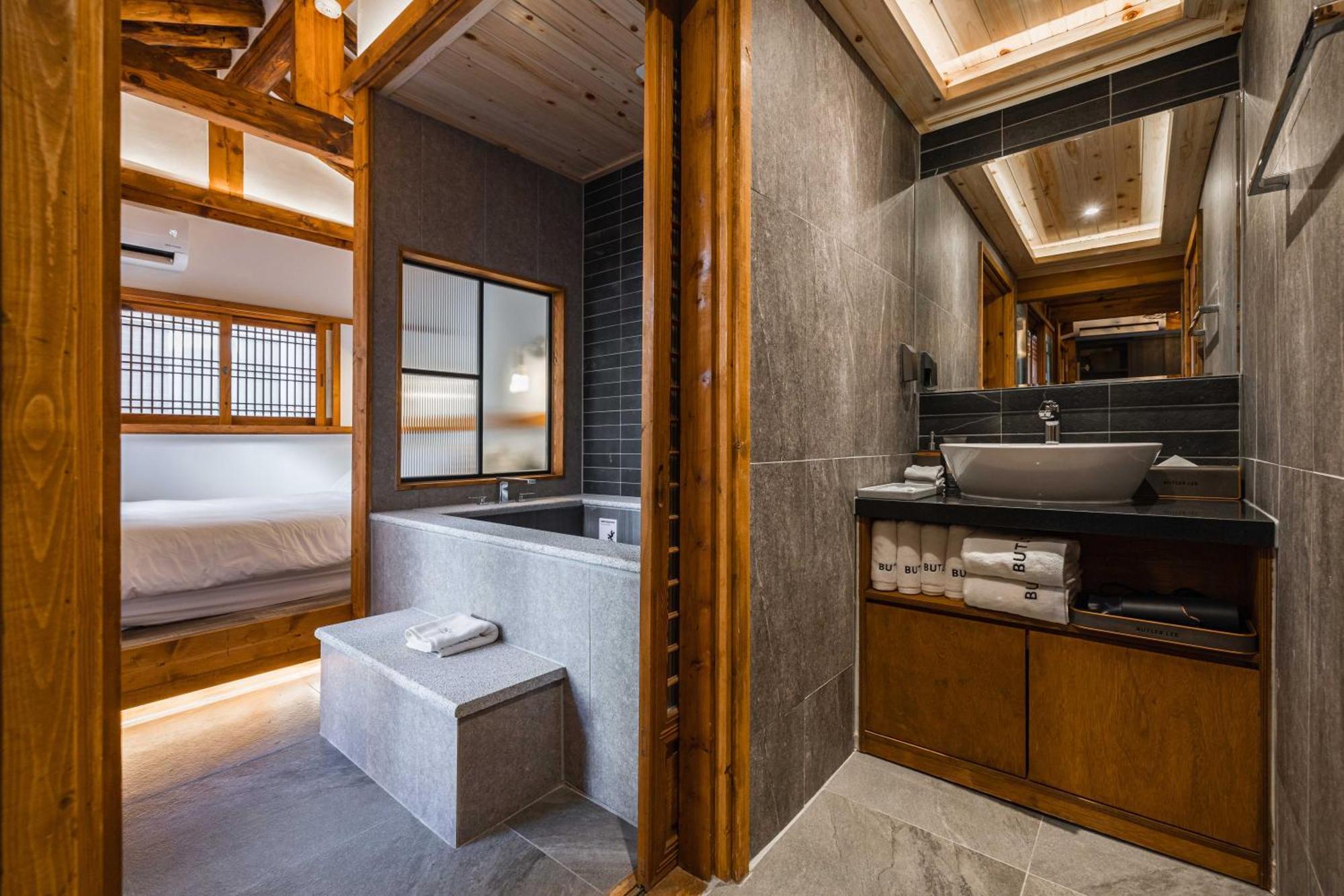 Warm Nest Retreat Villa